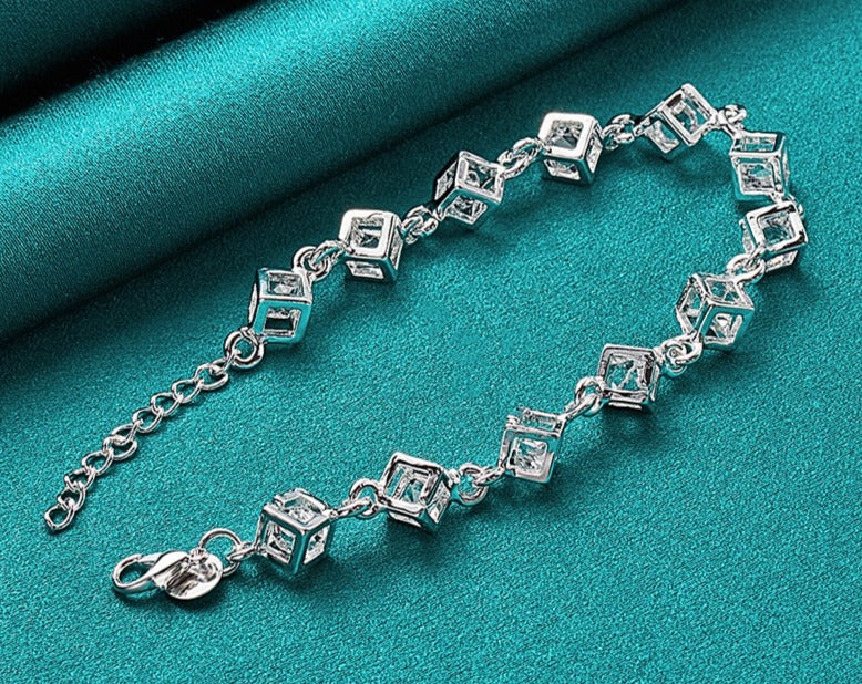 Versatile Square Link Bracelet for Women's Everyday Wear [Low stock]