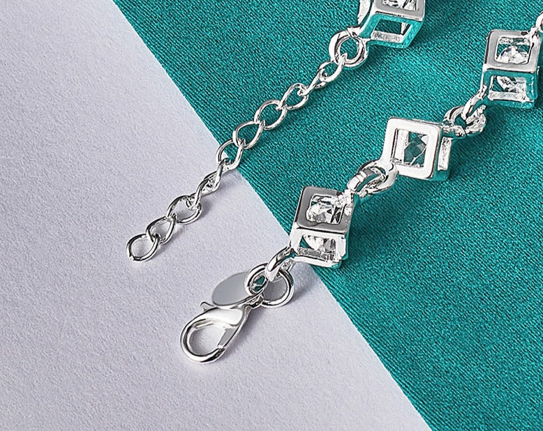 Versatile Square Link Bracelet for Women's Everyday Wear [Low stock]