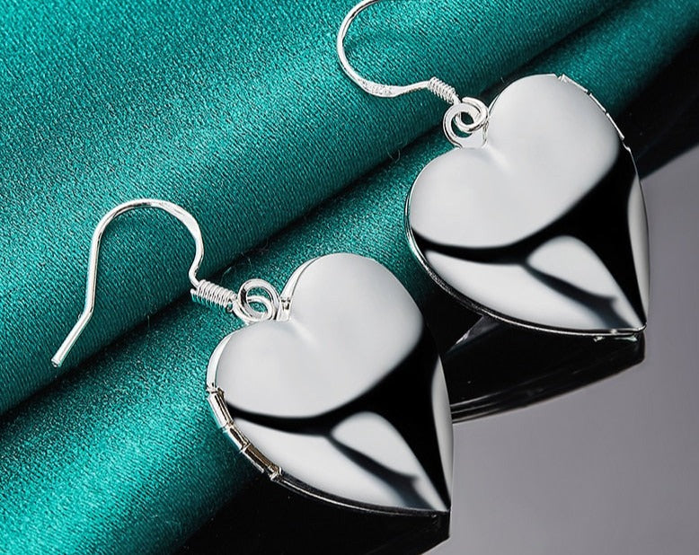 Sentimental charm and elegant style -heart-shaped charm Earring [low stock]