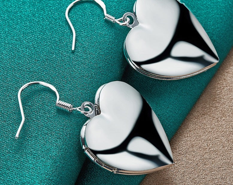 Sentimental charm and elegant style -heart-shaped charm Earring [low stock]